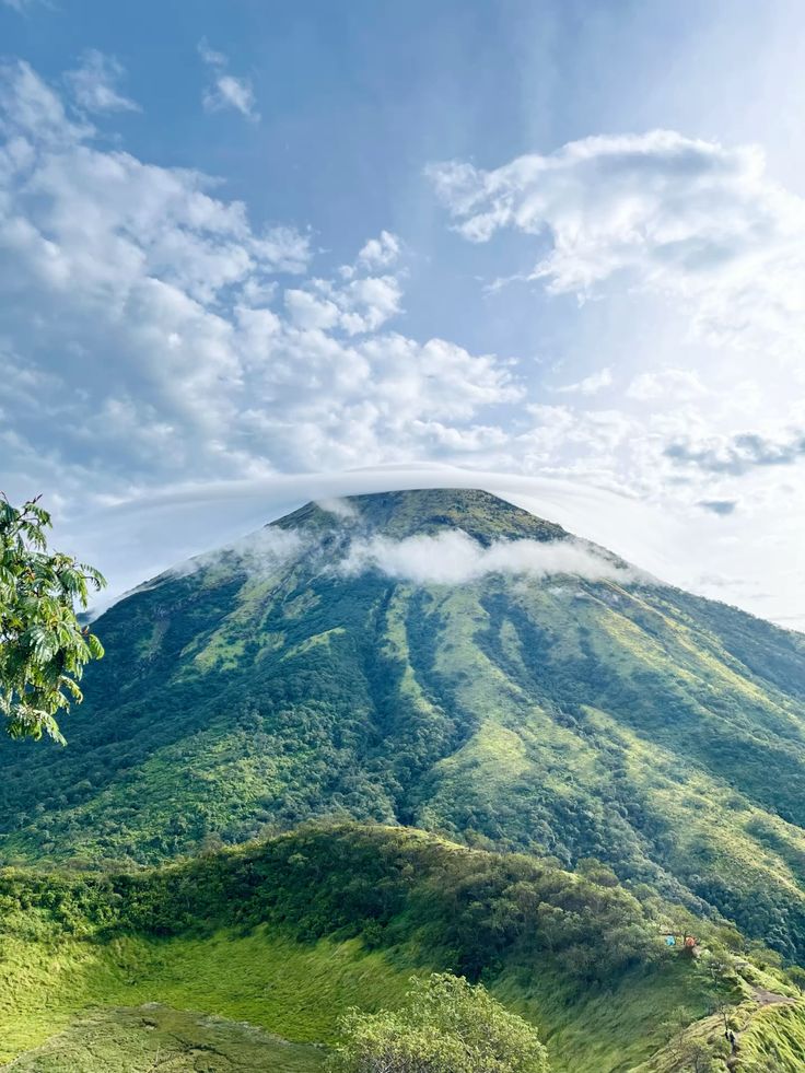 Panorama Gunung Cikuray