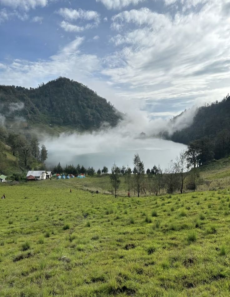 Panorama lanskap Ranu Kumbolo