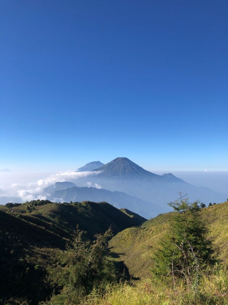 Kegiatan pendakian pada paket Open Trip Gunung Prau via Wates