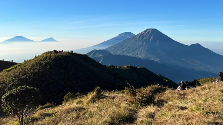 Kegiatan pendakian pada paket Prau Via Patak Banteng (Tektok)